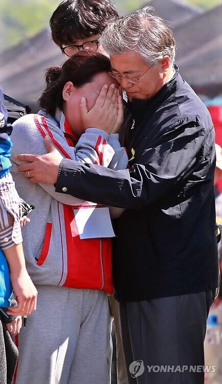 ????:에휴 대한민국 대통령이라는 사람이 맨날 툭하면 질질 짜고 말이야 | 인스티즈