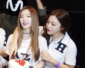 생크림 찍어먹는 17살 레드벨벳 예리.gif | 인스티즈
