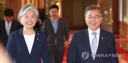 문대통령님과 강장관님 투샷 | 인스티즈