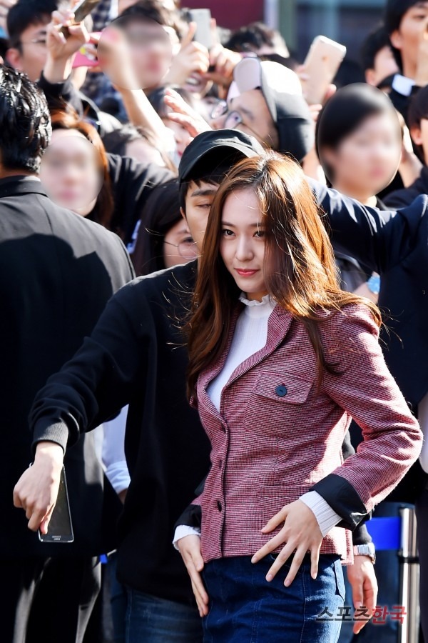 오늘자 크리스탈 근황 | 인스티즈