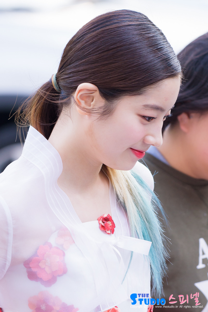 [트와이스] 피부가 두부처럼 하얀 둡둡 다현 짤들.jpg | 인스티즈