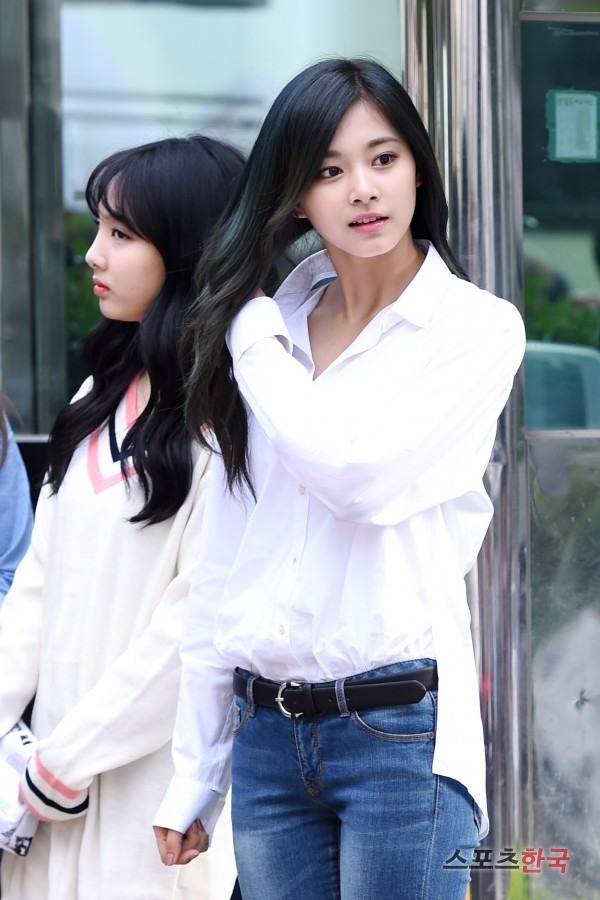 오늘자 쯔위 | 인스티즈