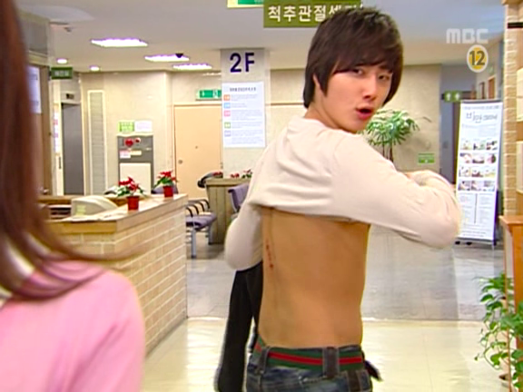 [거침없이하이킥] 민호보다 더 크게 다쳤는데 사람들이 몰라줘서 억울한 윤호.jpg | 인스티즈