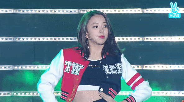 9명 다 레전드 갱신한 오늘자 트와이스 무대.gif | 인스티즈
