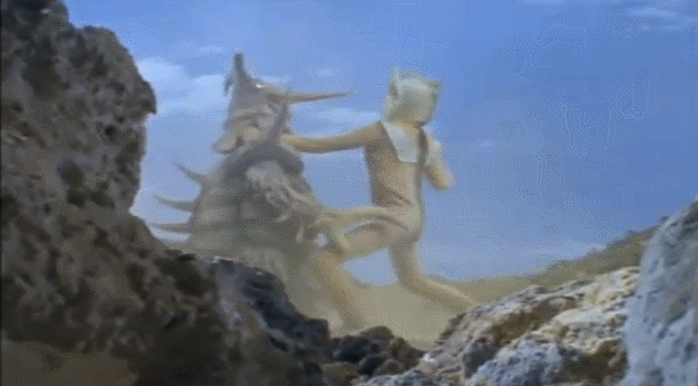 괴수를 학대하는 울트라맨 .GIF (혐오주의) | 인스티즈