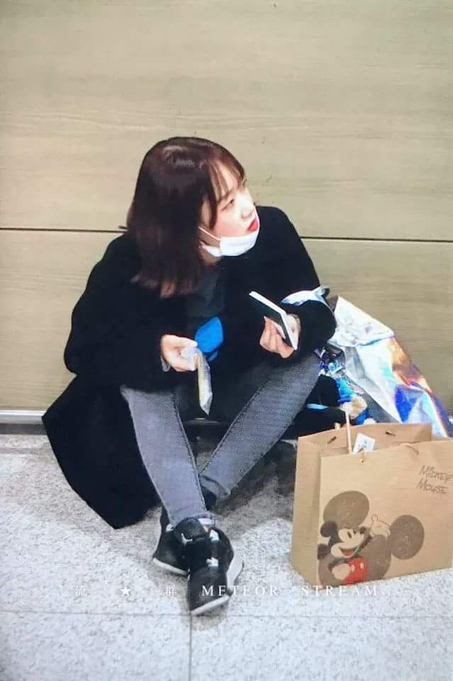 좌절하는 쭈구리 유정 | 인스티즈