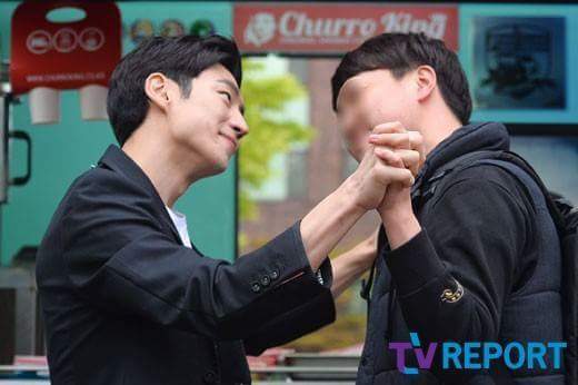 이제훈의 팬과 츄러스 먹기게임 대참사.jpg | 인스티즈