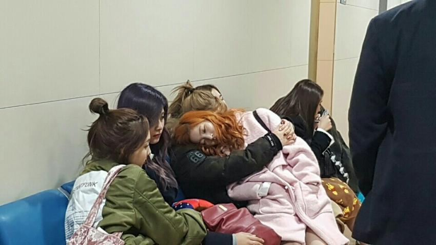 [트와이스] 공항에서 지효언니한테 기대서 쪽잠자는 다현이 ㅜㅜ | 인스티즈