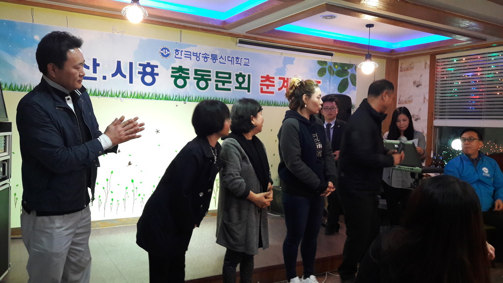 카페 토요일 이미지