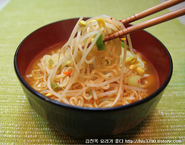 다음 중 라면에 딱 하나만 넣을 수 있다면 넣고 싶은것은? | 인스티즈