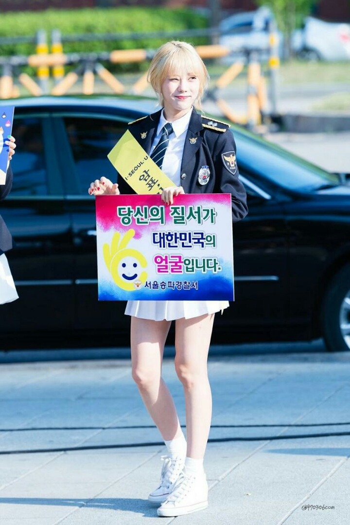 어제자 경찰제복 우주소녀 | 인스티즈
