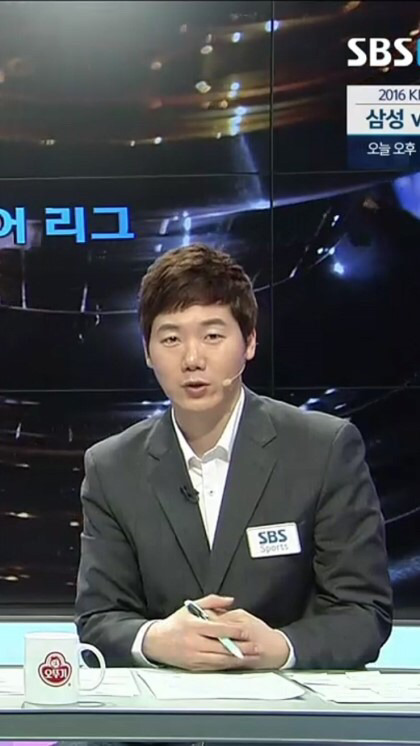 진지하게 김동완해설위원 잘생기지않았나요? | 인스티즈