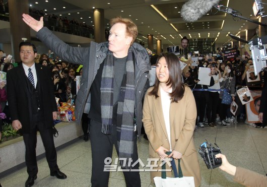 한국에 도착한 코난 오브라이언 | 인스티즈