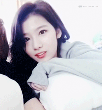 하얗고 청순한 사나.gif | 인스티즈