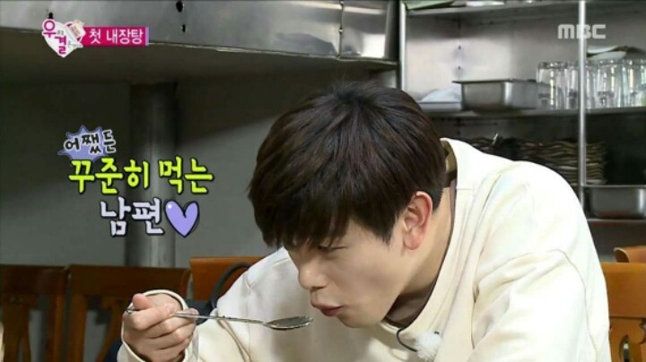 우결에서 내장탕 좋아하는 솔라를 위해 같이 먹으러 간 에릭남 | 인스티즈