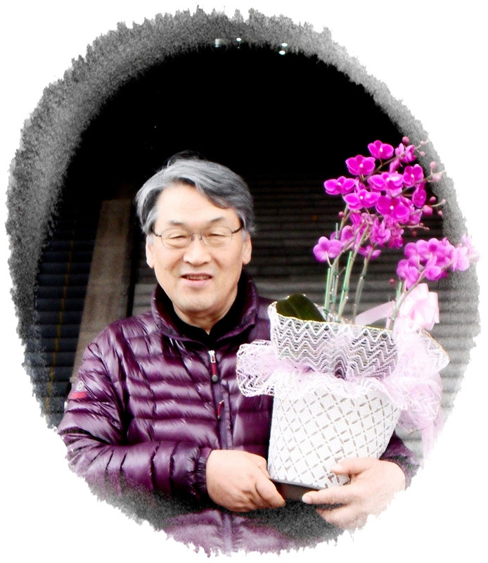 꽃을든남자 이미지
