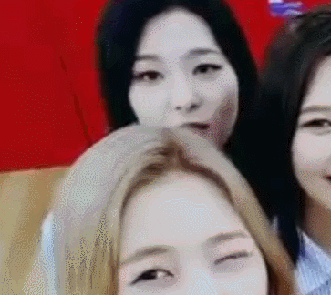 윙크가 안되는 슬기.gif | 인스티즈