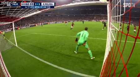 후반전 BBC 상대하는 노이어.gif | 인스티즈