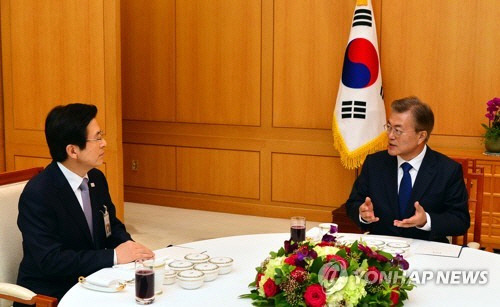 오늘자 문재인 대통령 사진들 .jpg | 인스티즈