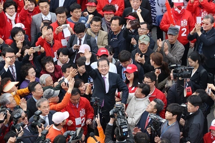 문재인 vs 홍준표 유세현장 차이 | 인스티즈