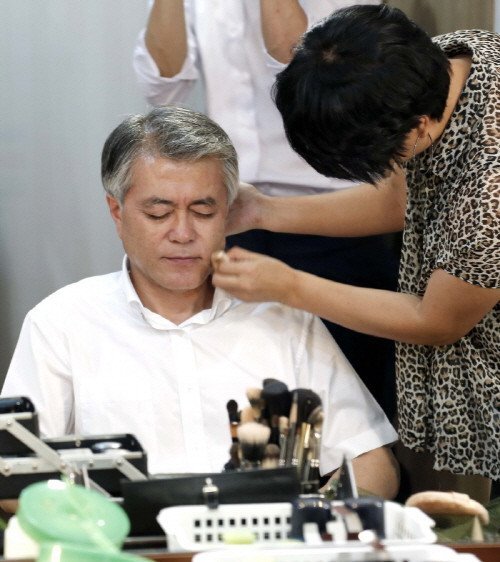 메이크업받는 대통령님.jpg | 인스티즈