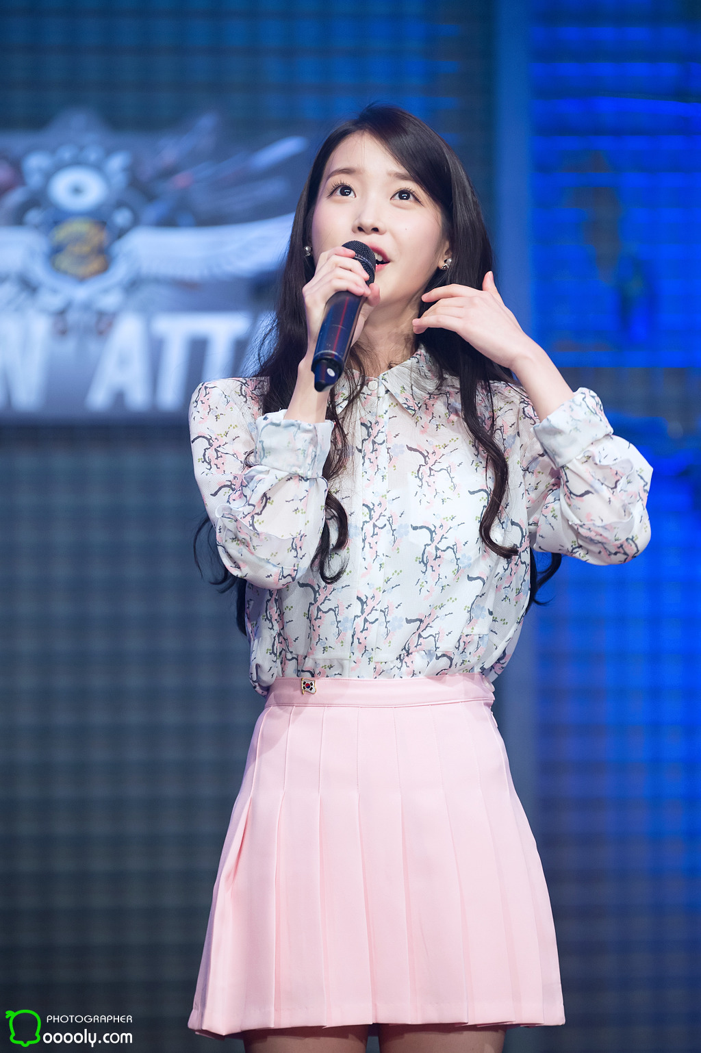 [16.03.01] 서든어택 챔스리그 결승전 축하공연 아이유 직찍.jpg | 인스티즈