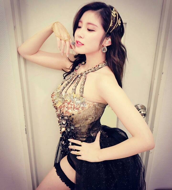 코디가 영혼을 갈아넣었던 전효성 지난 활동 스타일링.gif | 인스티즈
