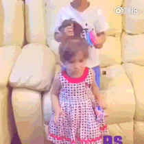 오빠가 여동생 머리 묶는 방법.gif | 인스티즈
