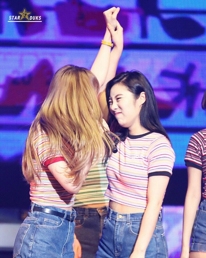 마마무 무대 위 장난 모음.gif | 인스티즈