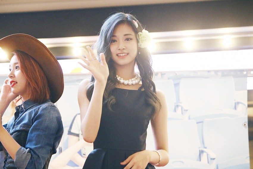 [트와이스] 갈수록 더더욱 이뻐지는 쯔위 움짤들.gif | 인스티즈