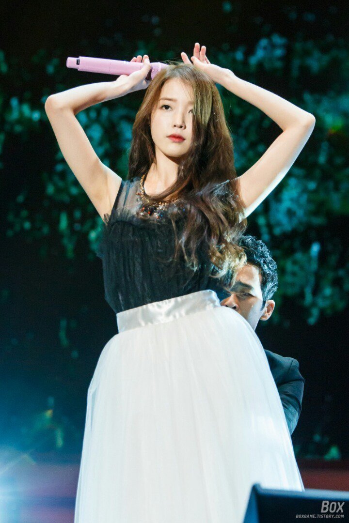아이유 광고 겨드랑이.JPGIF | 인스티즈