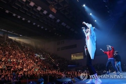 체코 프라하 k-pop 공연에 참석한 대통령.jpg | 인스티즈