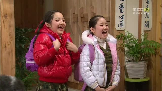 [지붕킥] 한옥집에 입대(?)한 해리와 신애 | 인스티즈