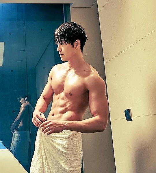 김우빈 덩치 수준.JPG | 인스티즈