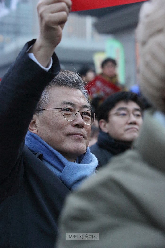 나이 들면서 얼굴의 느낌이 바뀌는듯한 문재인.jpg | 인스티즈
