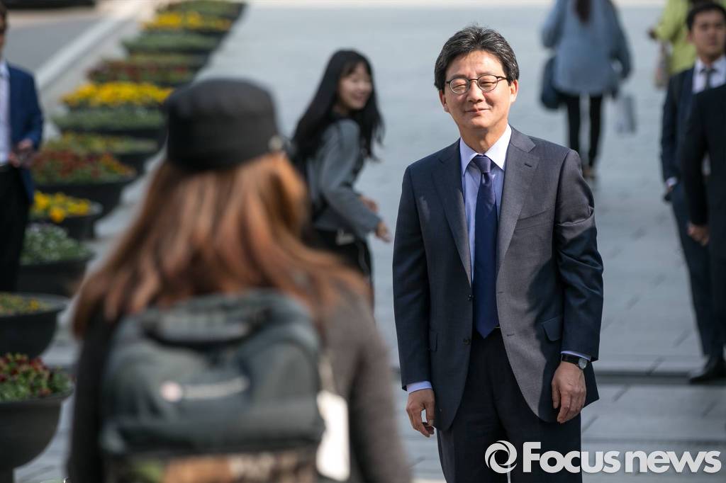 [유승민] 오늘자 이대에 간 유승민.jpg | 인스티즈