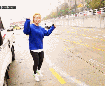 난쟁이 똥자루만한 초아가 신난모습.gif | 인스티즈