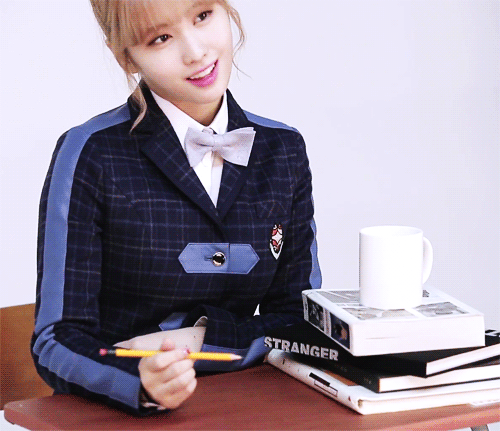 [twice] 오늘자 트와이스 스쿨룩스 화보 메이킹 영상 움짤.gif | 인스티즈