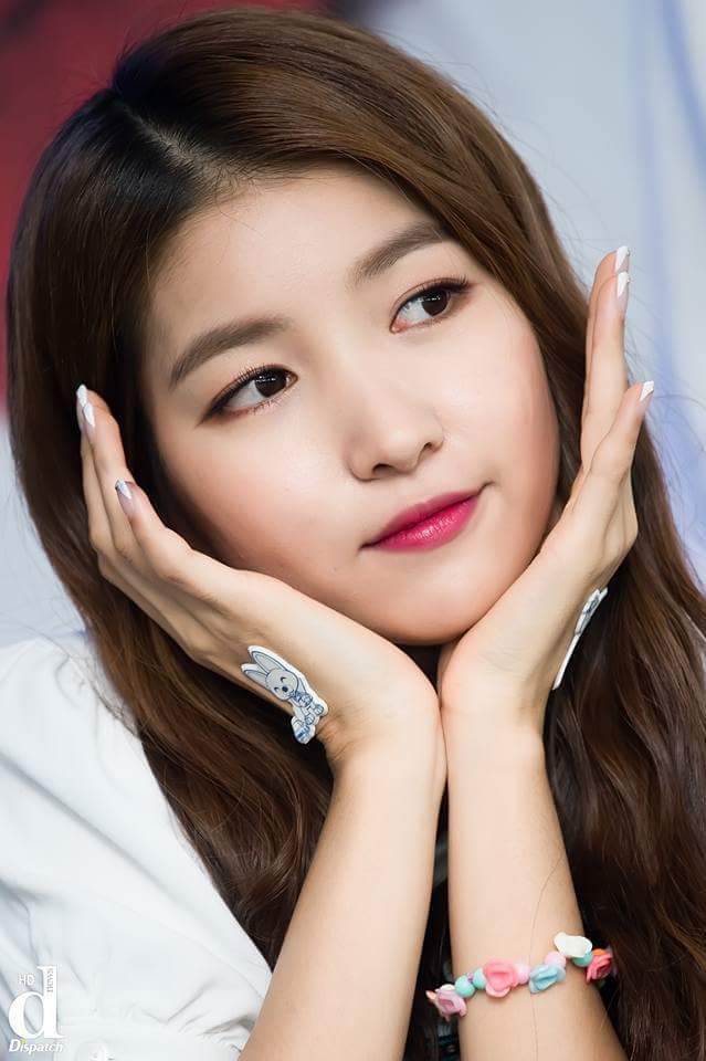 오늘자 네이버 기사에 올라온 여자친구 호식이 팬싸사진 | 인스티즈