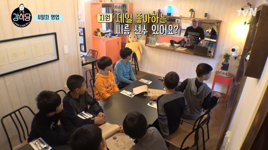 [강식당] 씨름하는 초딩 후배들 보고 신나서 점심값 18만원 내준 강호동.jpg | 인스티즈