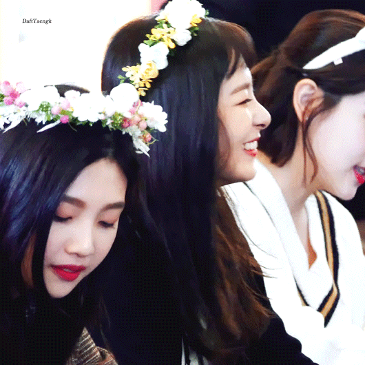 [레드벨벳] 팬 싸인회 머리띠한 곰슬기.jpgif | 인스티즈