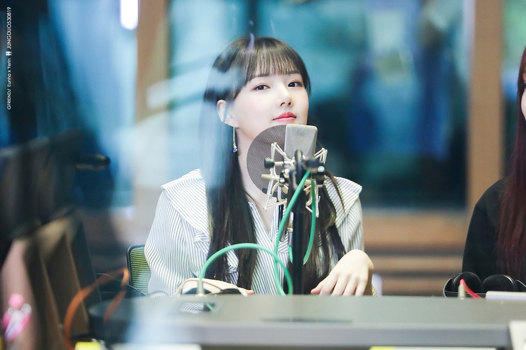 [여자친구] 동생의 생일 파티에 초대 받아서 예린이 | 인스티즈