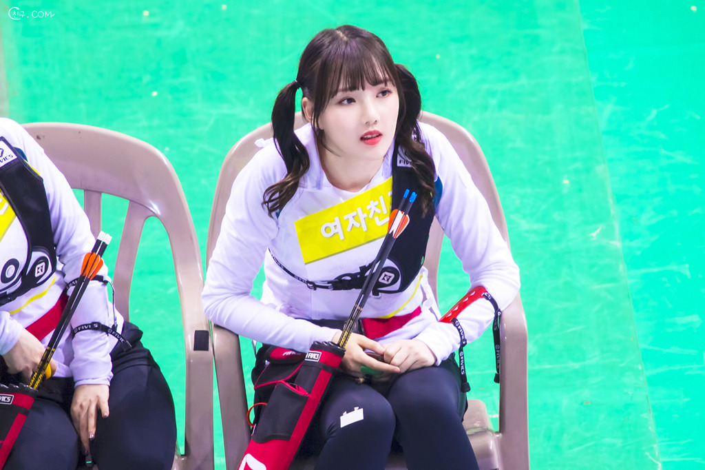 [여자친구] 동생이 카메라를 빌려달라는 요구를 해서 예린이 | 인스티즈