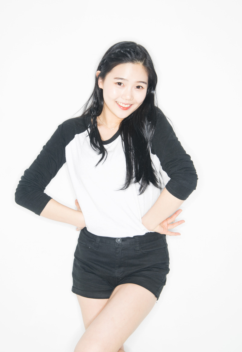 폭죽에 놀랐다가 다시 미소를 찾는 오마이걸 효정.gif | 인스티즈