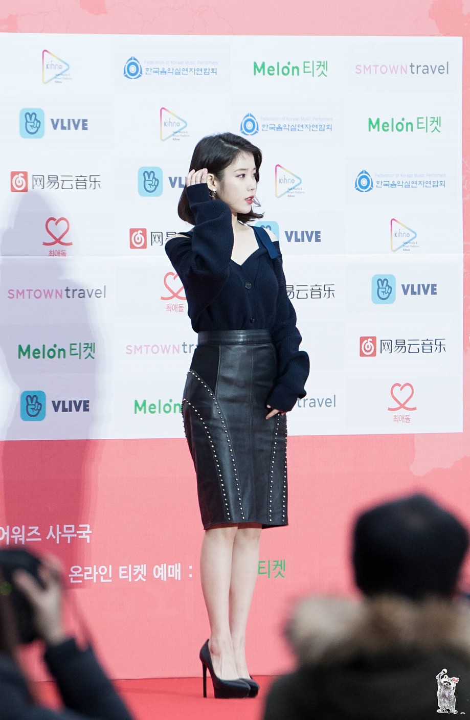 귀엽고 이쁜데 섹시하기까지한 아이유.jpgif | 인스티즈
