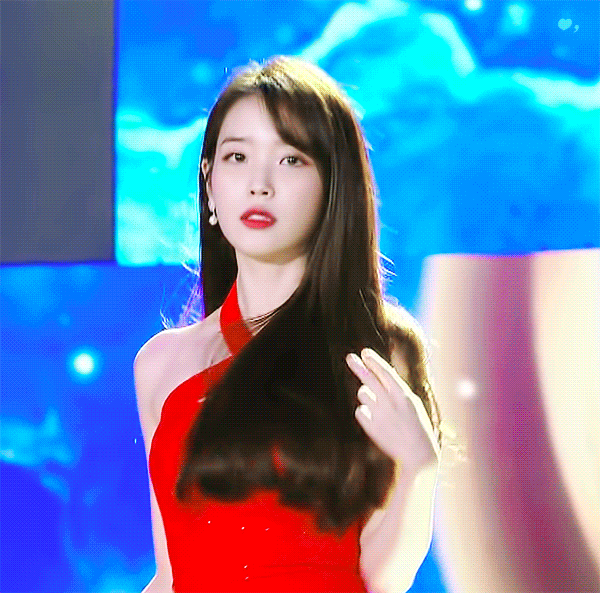 레드가 잘어울리는 아이유.jpgif | 인스티즈