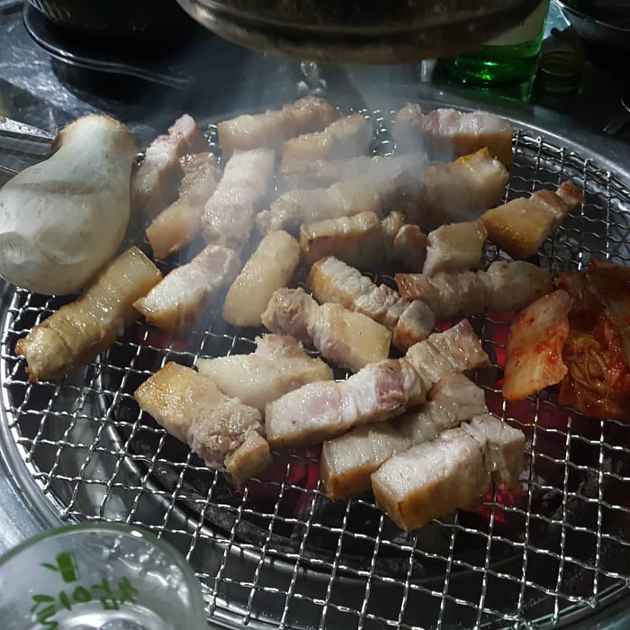 맛집 없기로 소문난 분당에서 줄 서 먹는 돼지고기집.jpg | 인스티즈