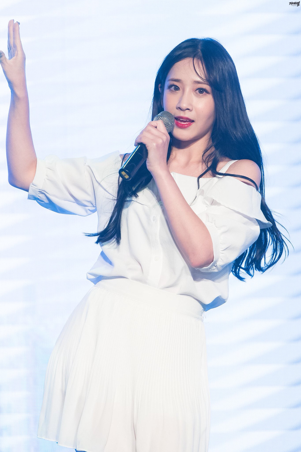 [러블리즈] 퇴근하고 맥주 마시러 갈지 커피 마시러 갈지 고민이 되서 지애 | 인스티즈