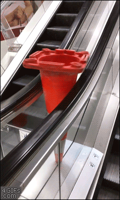 에스컬레이터 + 꼬깔.gif | 인스티즈