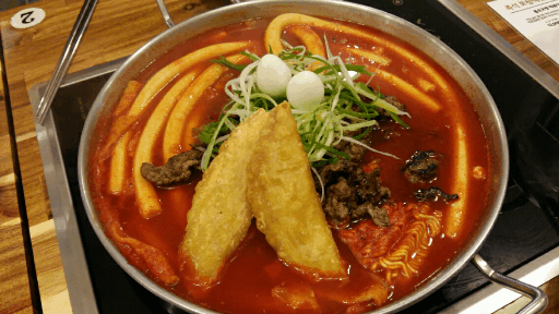 불고기순대오징어튀김 토핑! 청년다방 떡볶이 gif | 인스티즈